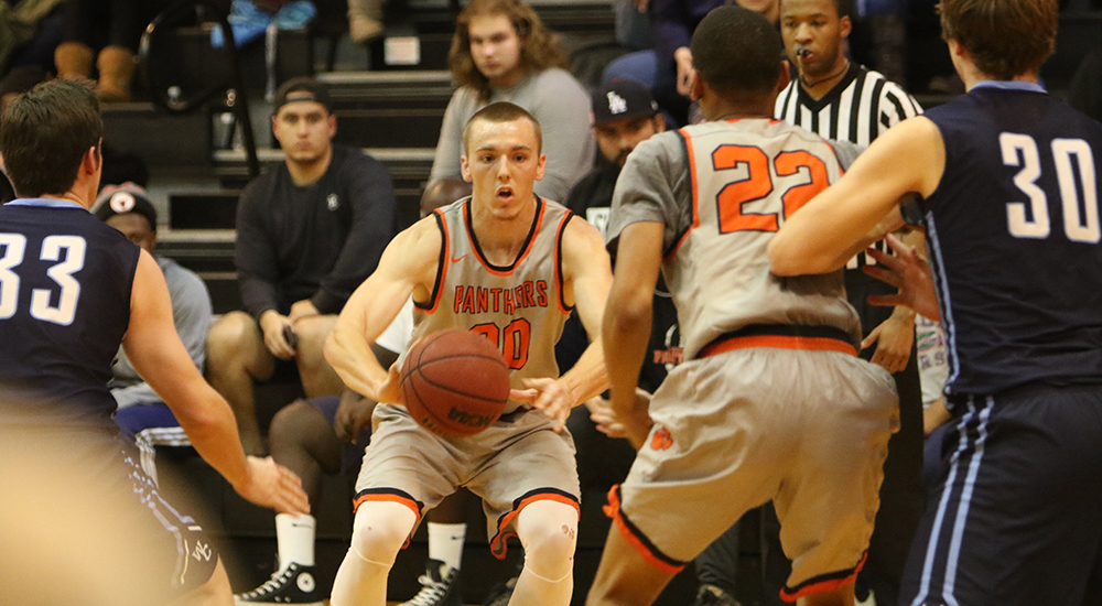 Men's basketball downs Westminster in SLIAC play