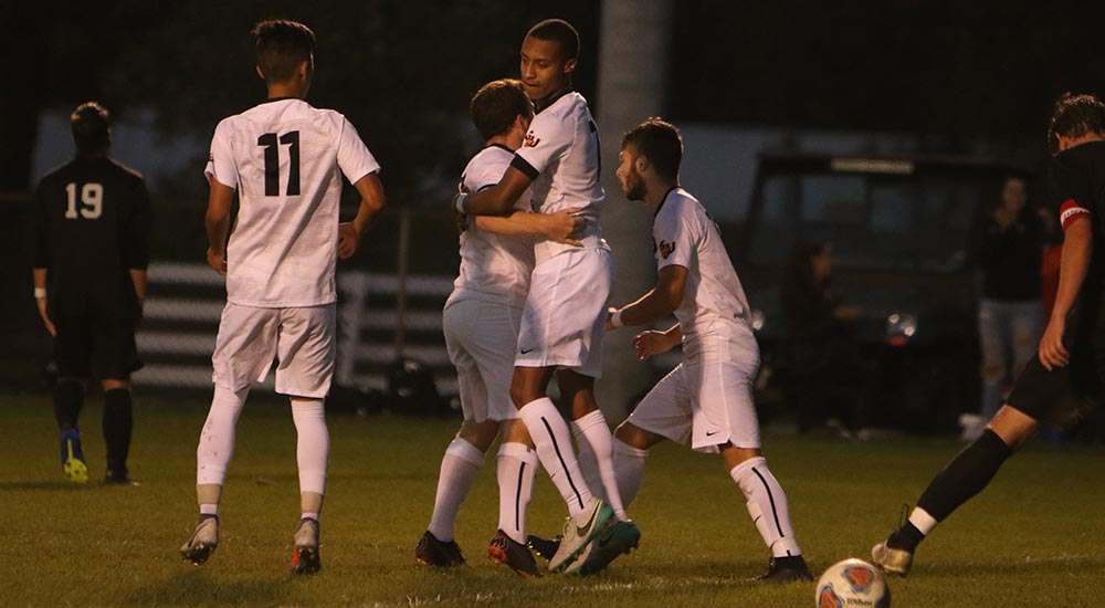 Men's soccer receives goal in 77th minute for 1-0 win