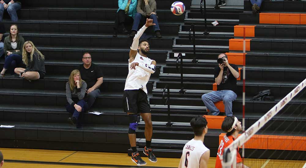 Men's volleyball tops Olivet in MCVL action