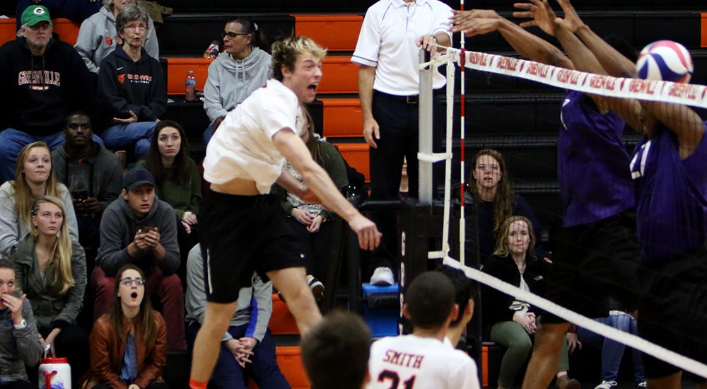 Men's volleyball drops four set match at St. Xavier