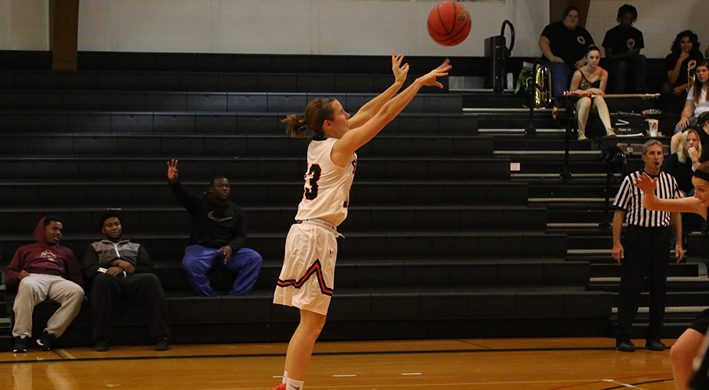 Women's basketball falls to Webster in SLIAC contest