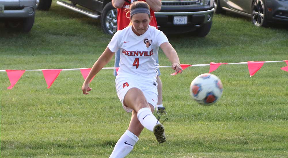 Women's soccer defeated by Knox in second half comeback