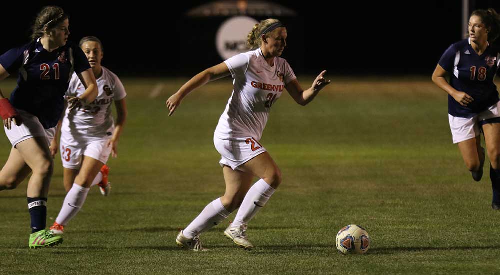 Women's soccer controls 8-1 win over MacMurray