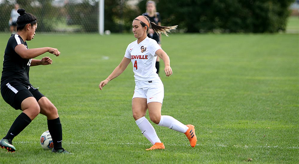 Women's soccer tripped up by Fontbonne