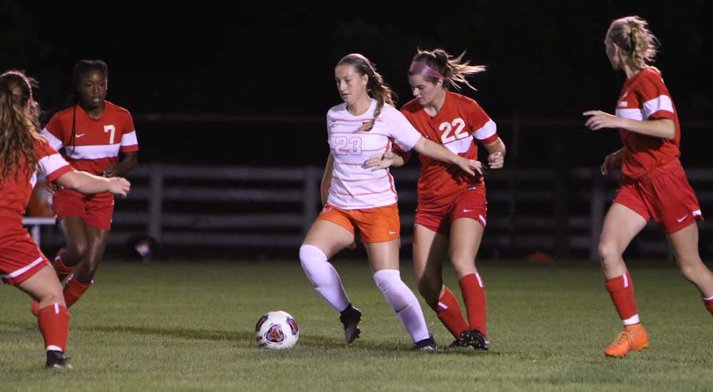 Women's soccer breezes past Illinois College 5-0