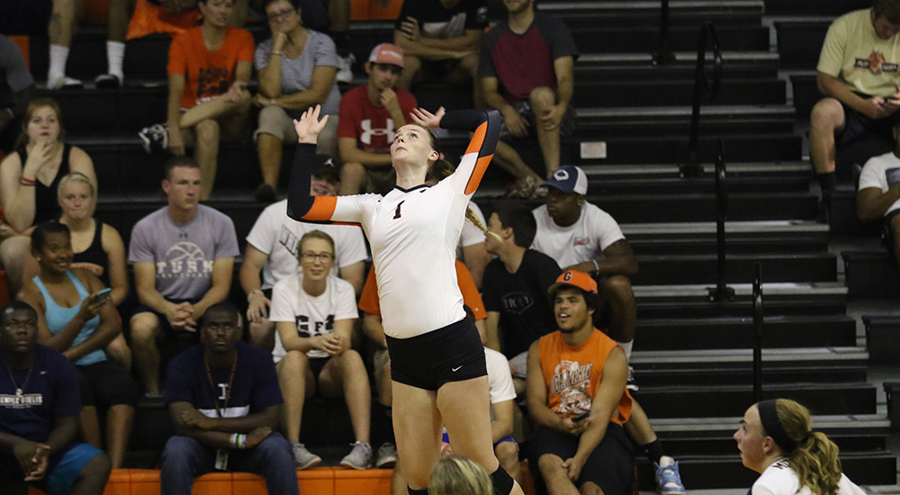Women's volleyball rolls to three set win over Stephens