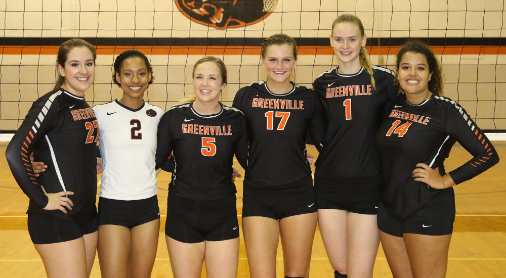 Women's volleyball sends off seniors with Homecoming win