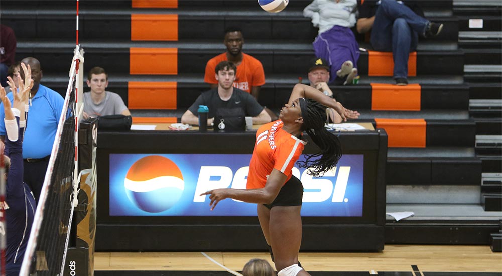 Women's volleyball gains four set win at Spalding