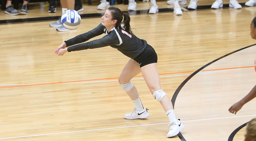 Women's volleyball moves to 19-9 with two wins