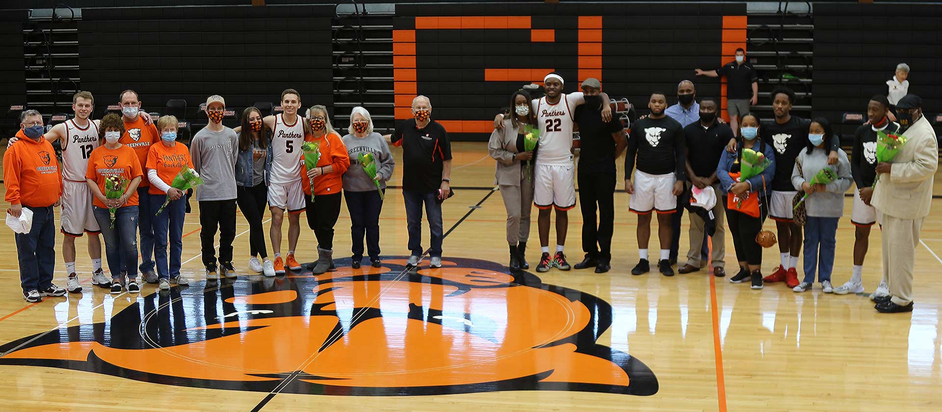 Men's basketball sends off seniors with 146-130 win over Spalding
