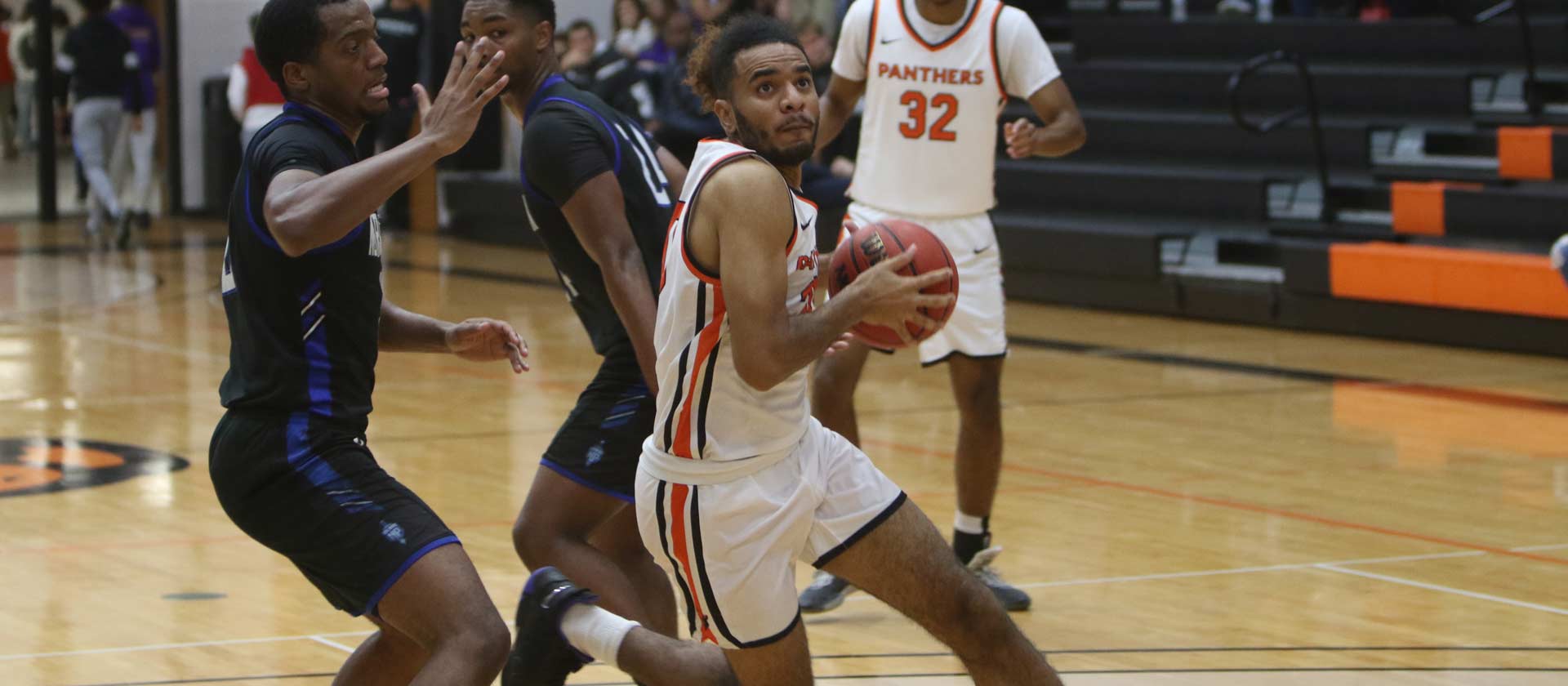 Men's basketball falls to Midway in Georgetown tourney