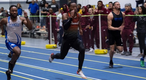 Men's indoor track and field opens at Illinois Wesleyan