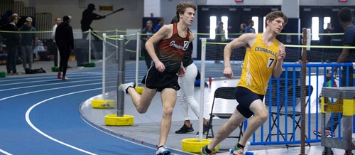 Men's indoor track and field tops seven teams in win at Illinois College