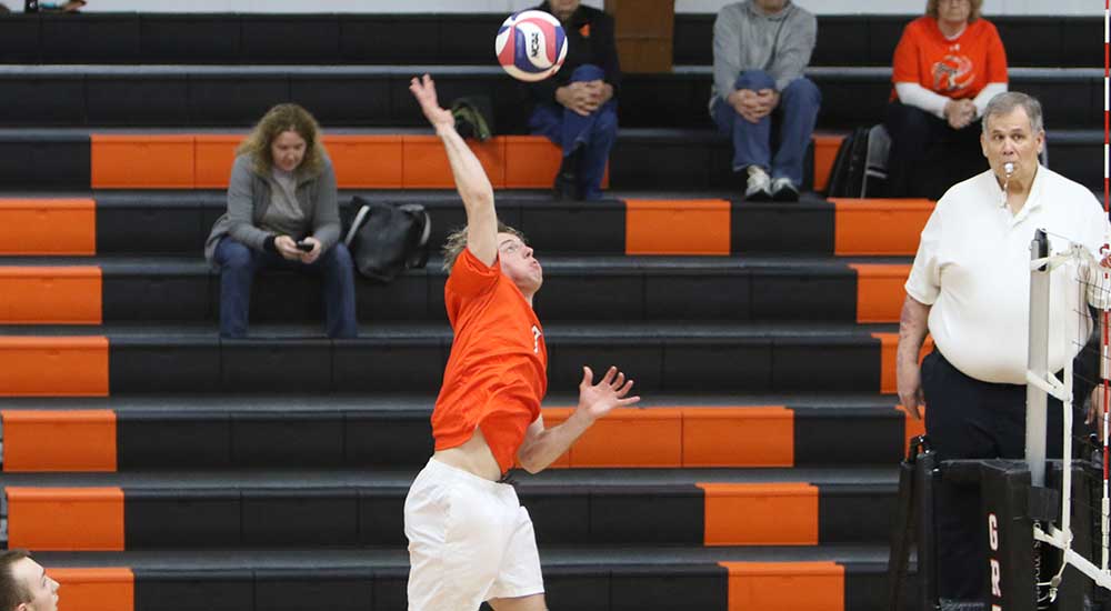 Men's volleyball defeated at Fontbonne
