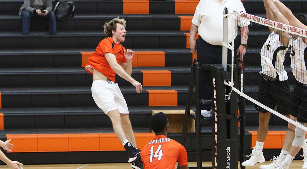 Men's volleyball topped at No. 2 Carthage