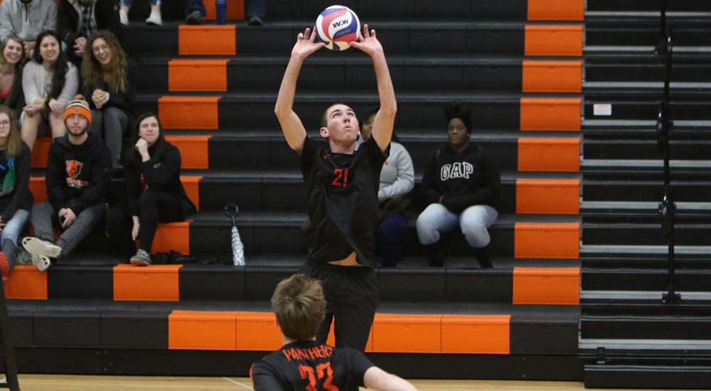 Men's volleyball tops Lincoln's JV, falls to varsity