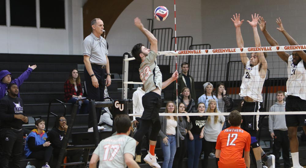 Men's volleyball drops MCVL match at Loras