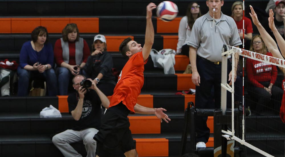 Men's volleyball falls to NCAA Division III No. 1 Carthage in three sets