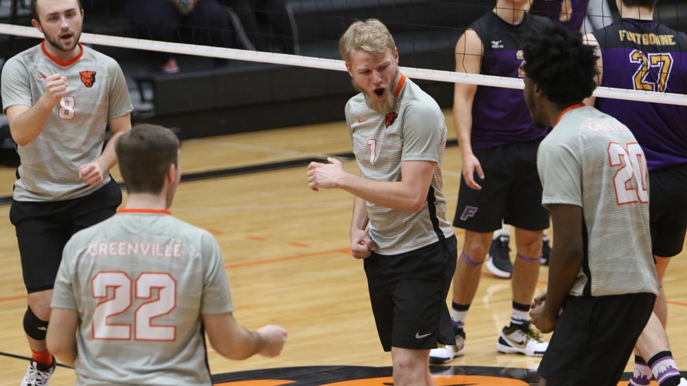 Men's volleyball downed by Fontbonne