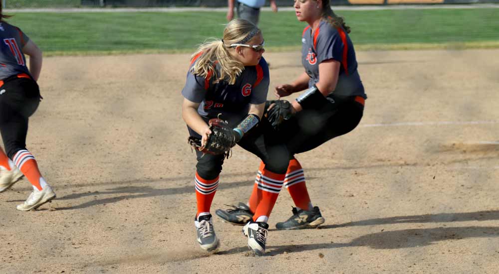 Softball ends spring trip with split on final day