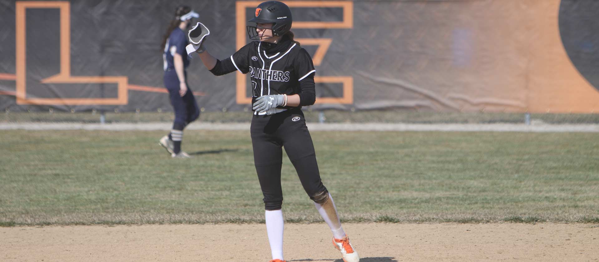 Softball falls in doubleheader at Dubuque