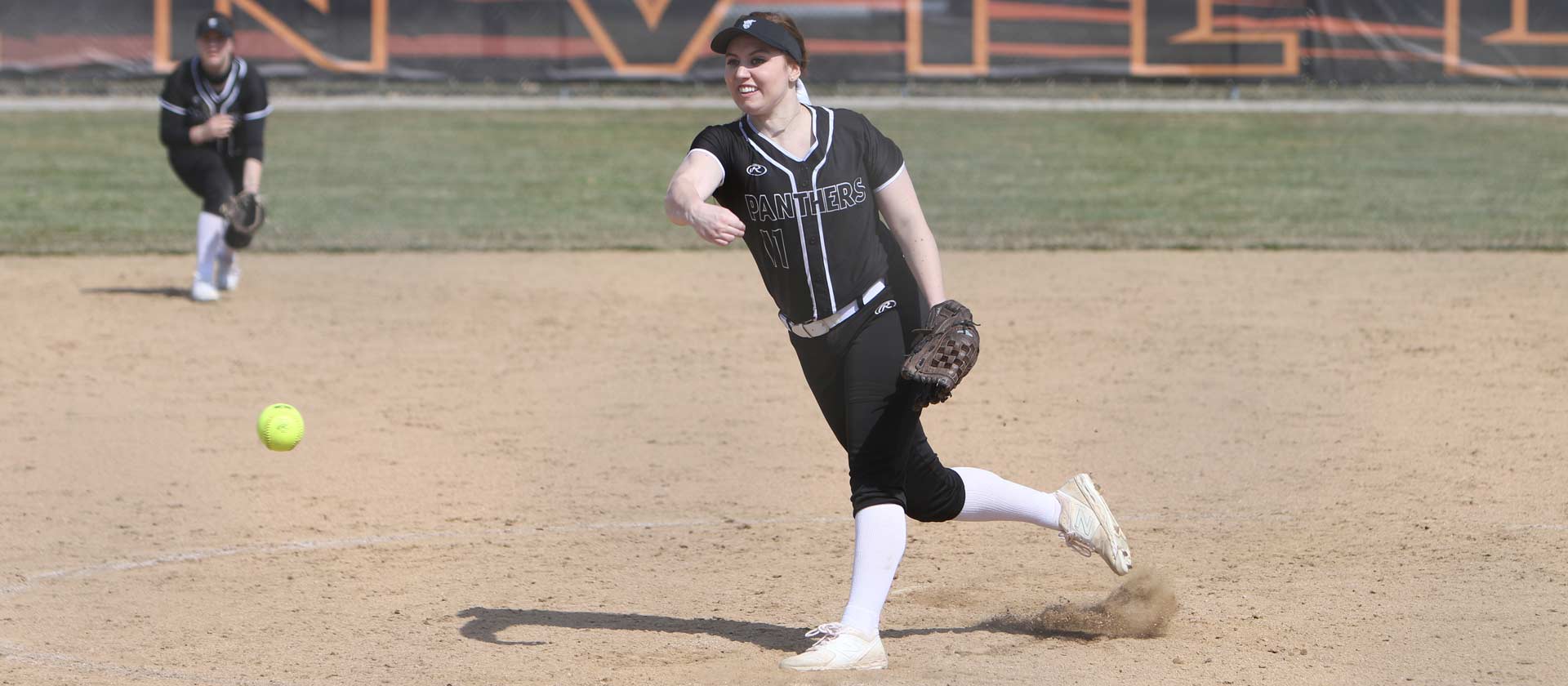 Softball goes 1-1 against Fontbonne on Saturday