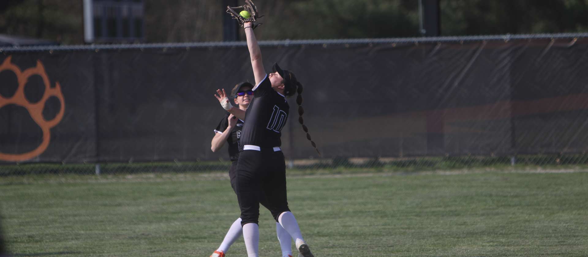 Softball sweeps Eureka in non-conference doubleheader