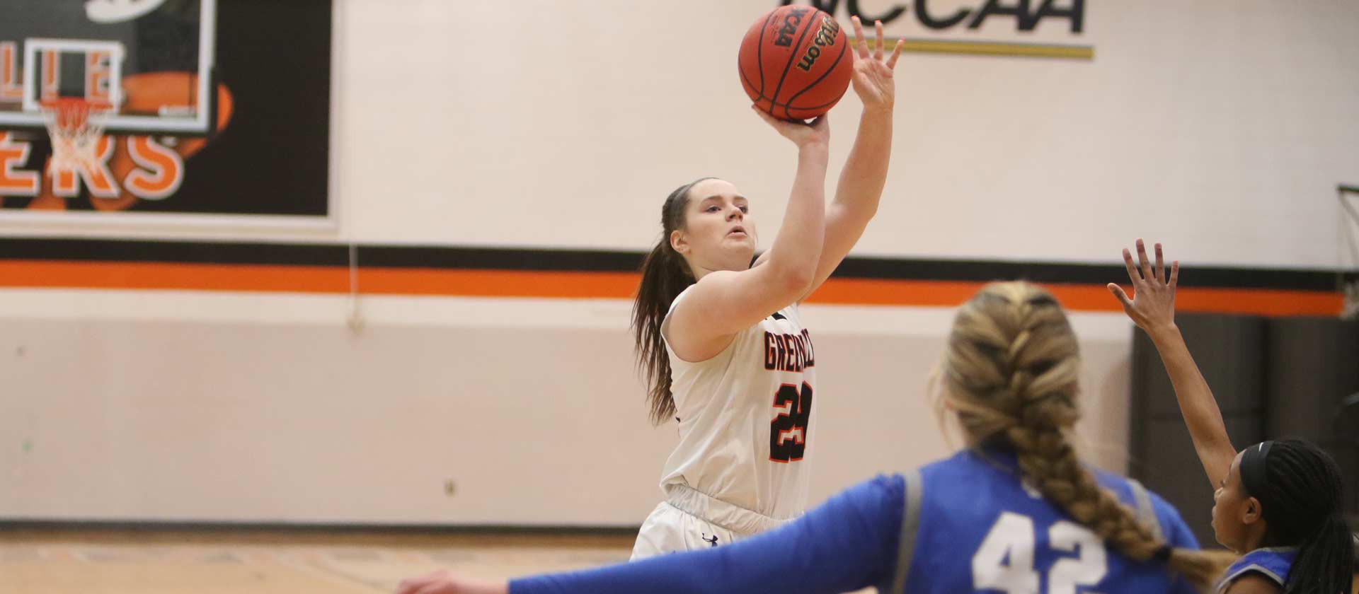 Women's basketball surrenders fourth quarter lead in loss to Illinois College