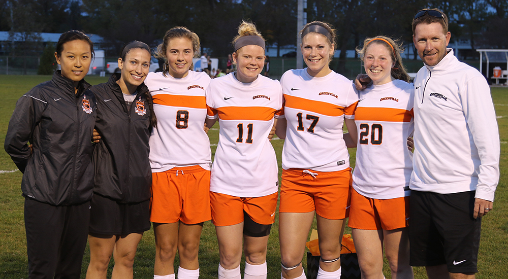 Women's soccer sends seniors out with 5-0 win