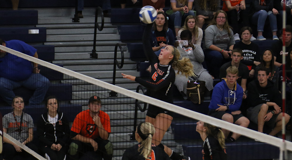 Women's volleyball captures two wins in Iowa