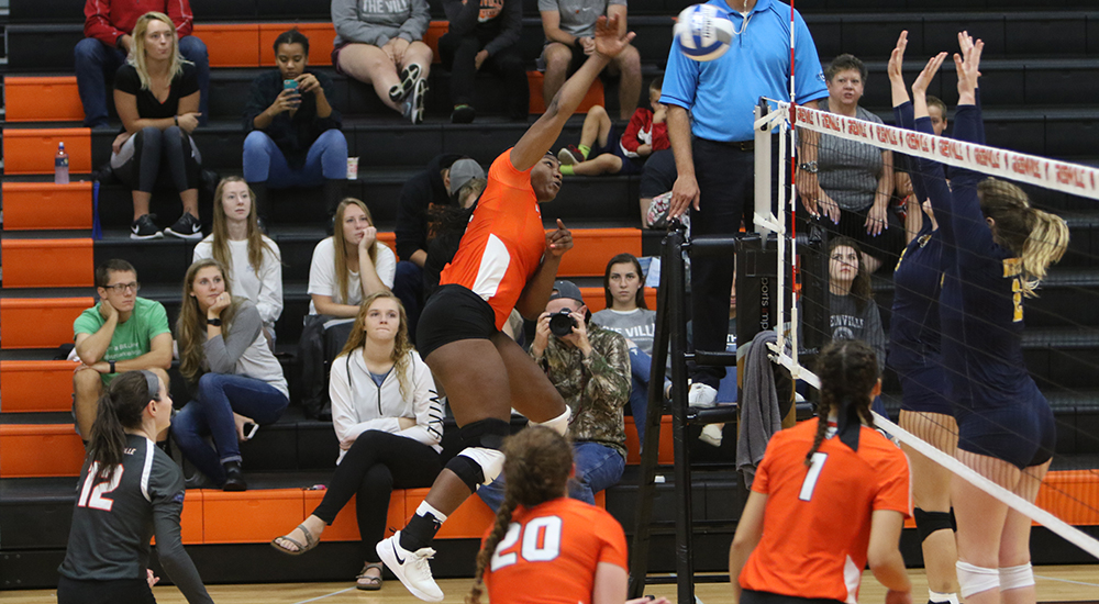 Women's volleyball falls in tight match against Baldwin Wallace