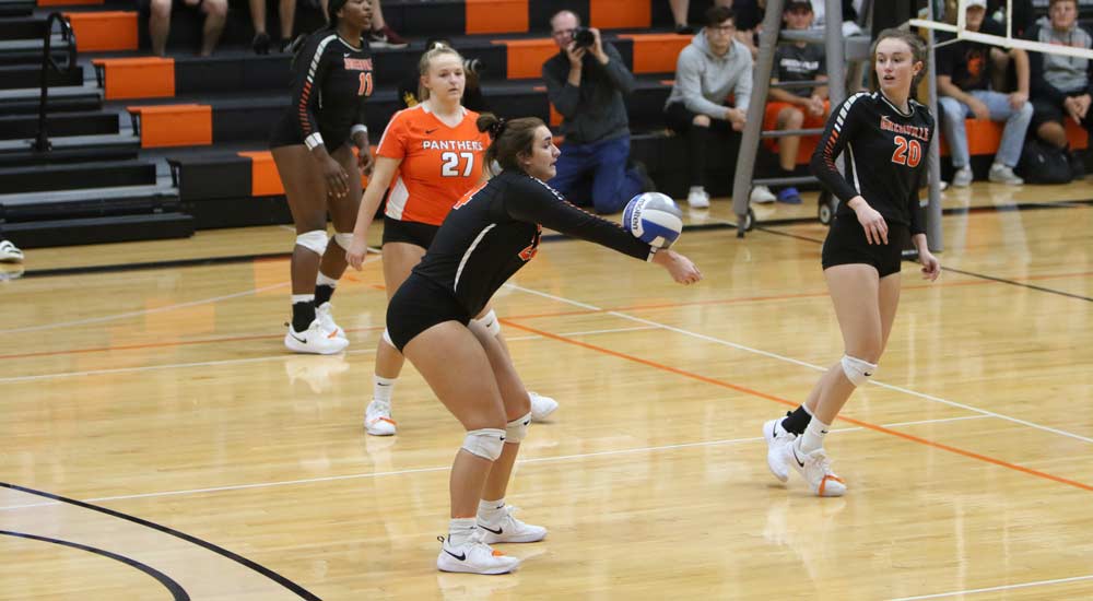 Women's volleyball opens home schedule with three set win