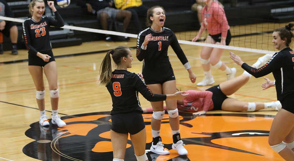 Women's volleyball drops five-set match at Westminster