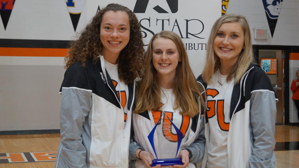 Women's volleyball upset in SLIAC semis, season accomplishments honored