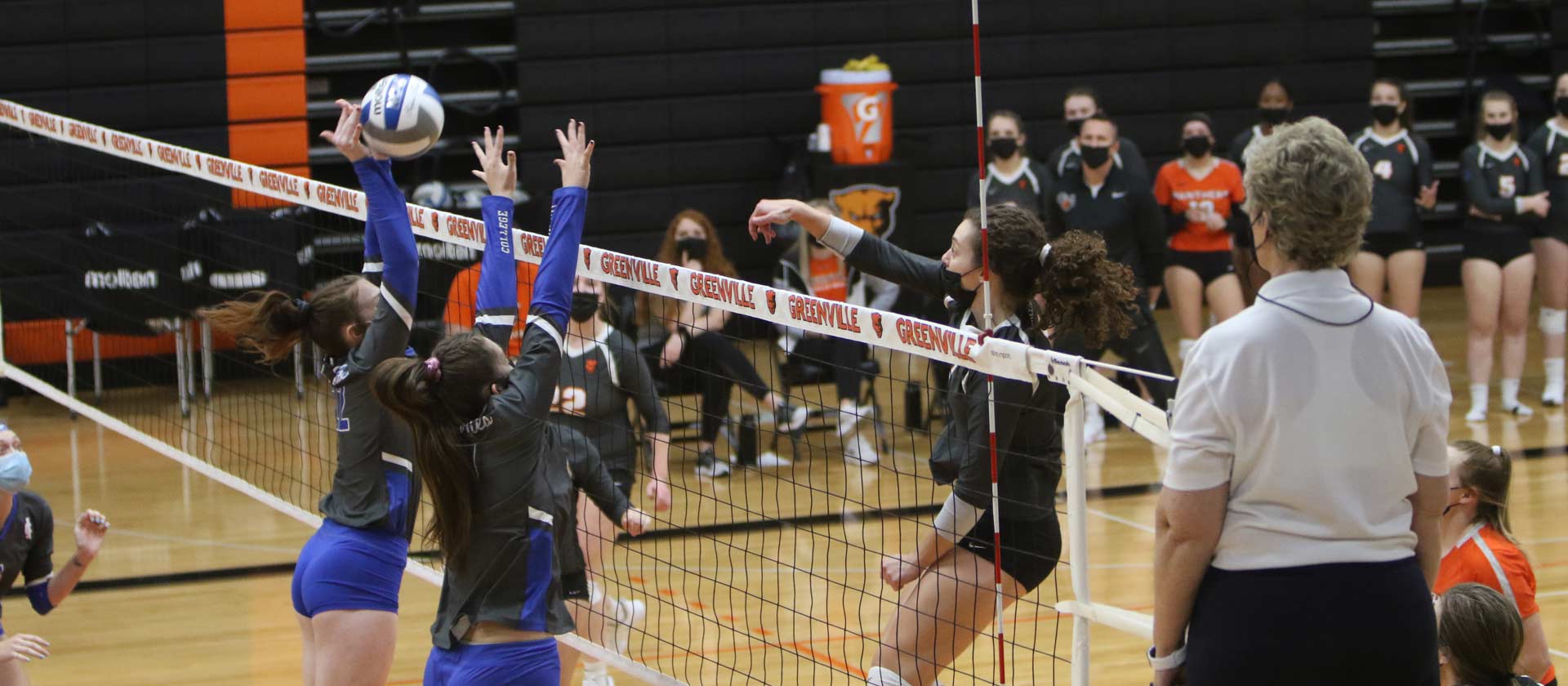No. 15 women's volleyball routs Illinois College in three sets