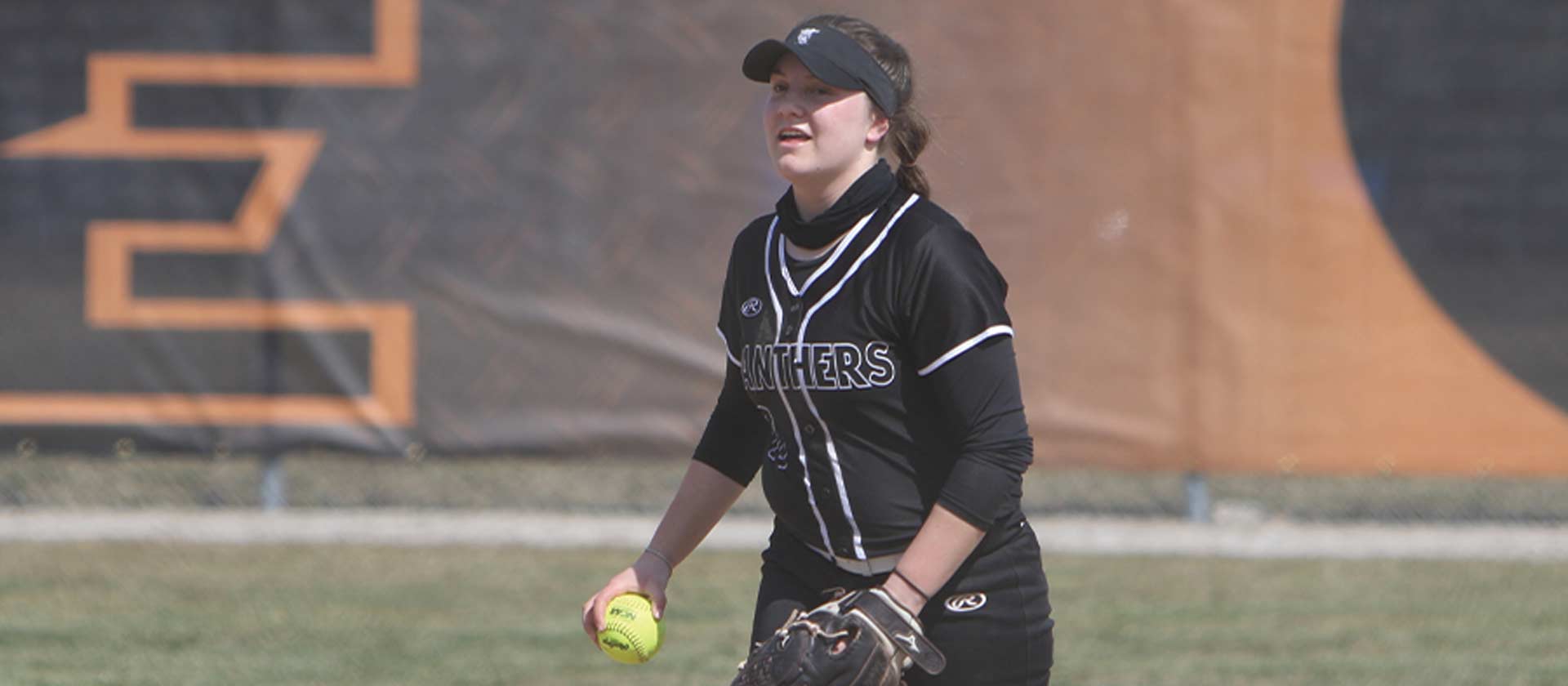 Softball falls in doubleheader at Maryville