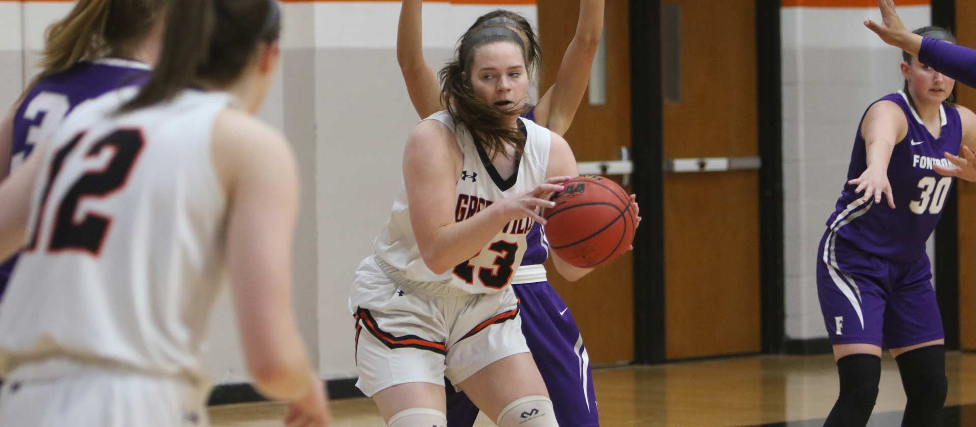 Women's basketball nipped 67-65 by Illinois College