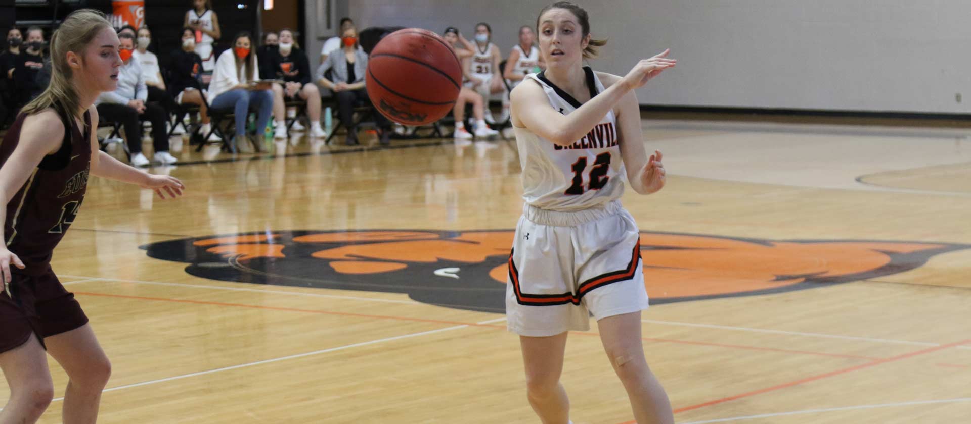 Women's basketball drops contest at Millikin