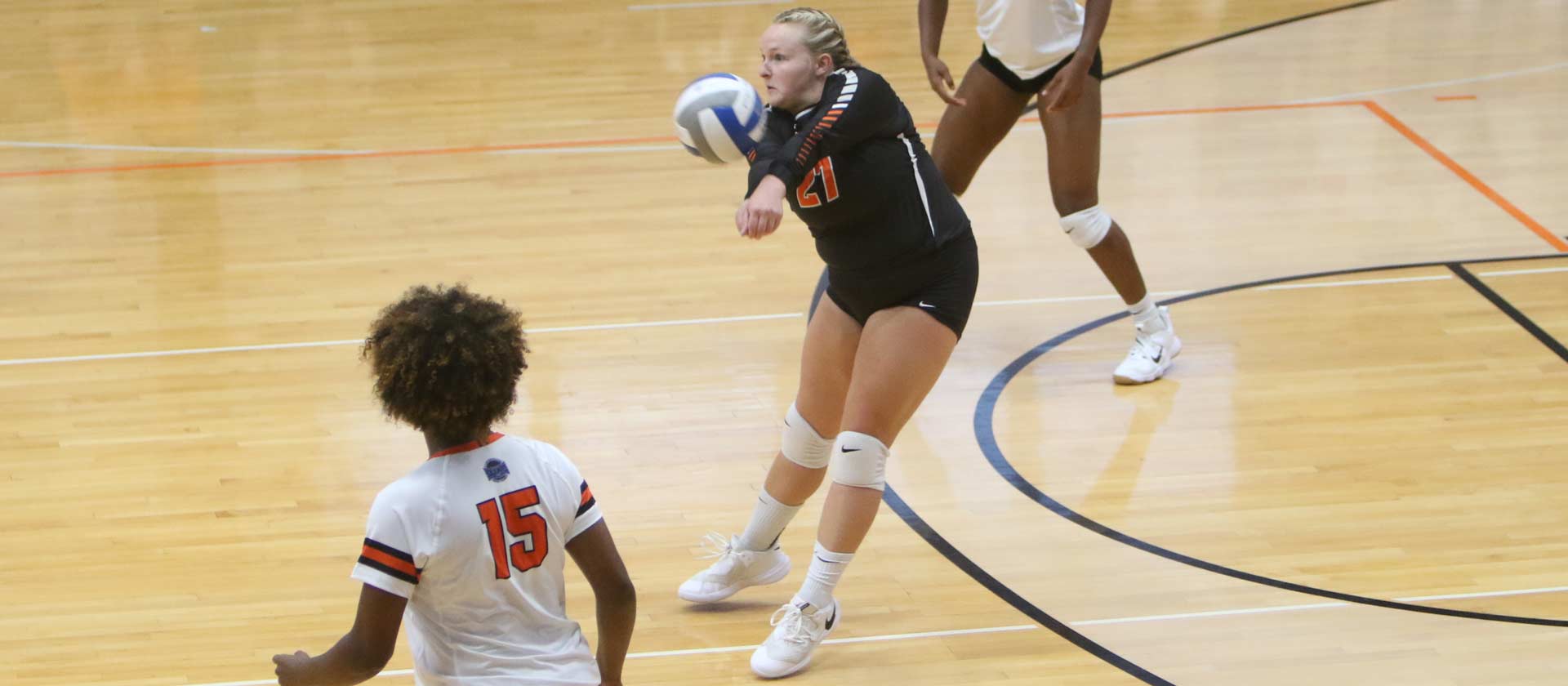Women's volleyball handles SLIAC preseason favorite Webster in first of two scheduled fall matchups