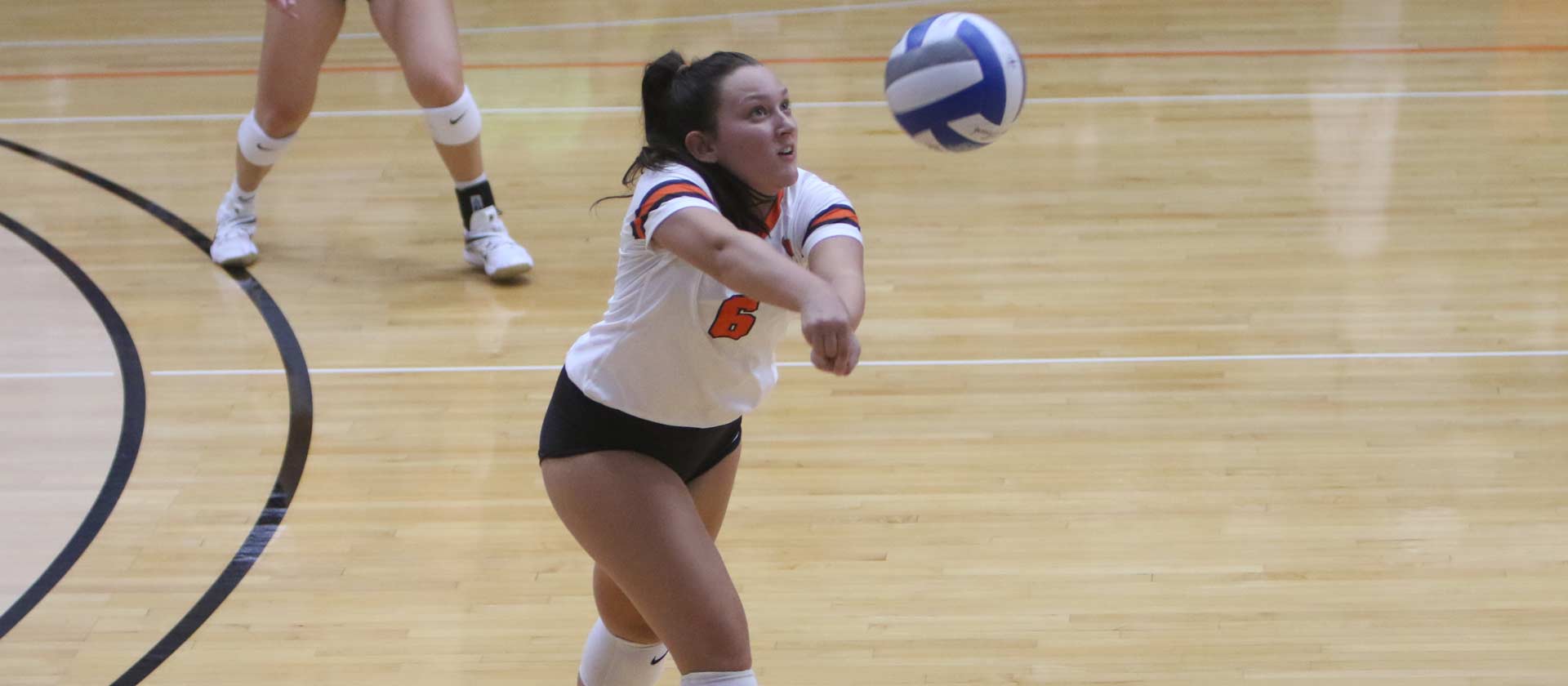 Women's volleyball takes a set from two nationally ranked teams in Saturday defeats