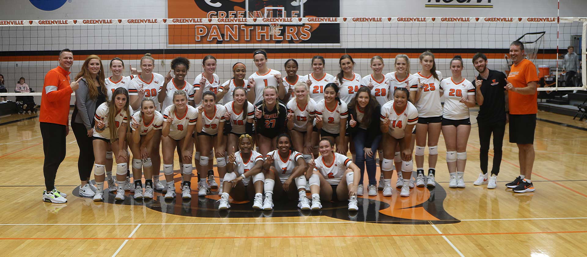 Women's volleyball sweeps past Fontbonne in gaining 11th SLIAC regular season title