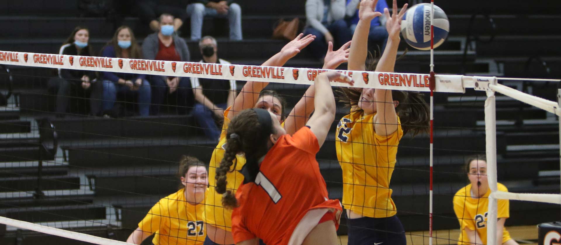 Women's volleyball wraps up undefeated SLIAC slate