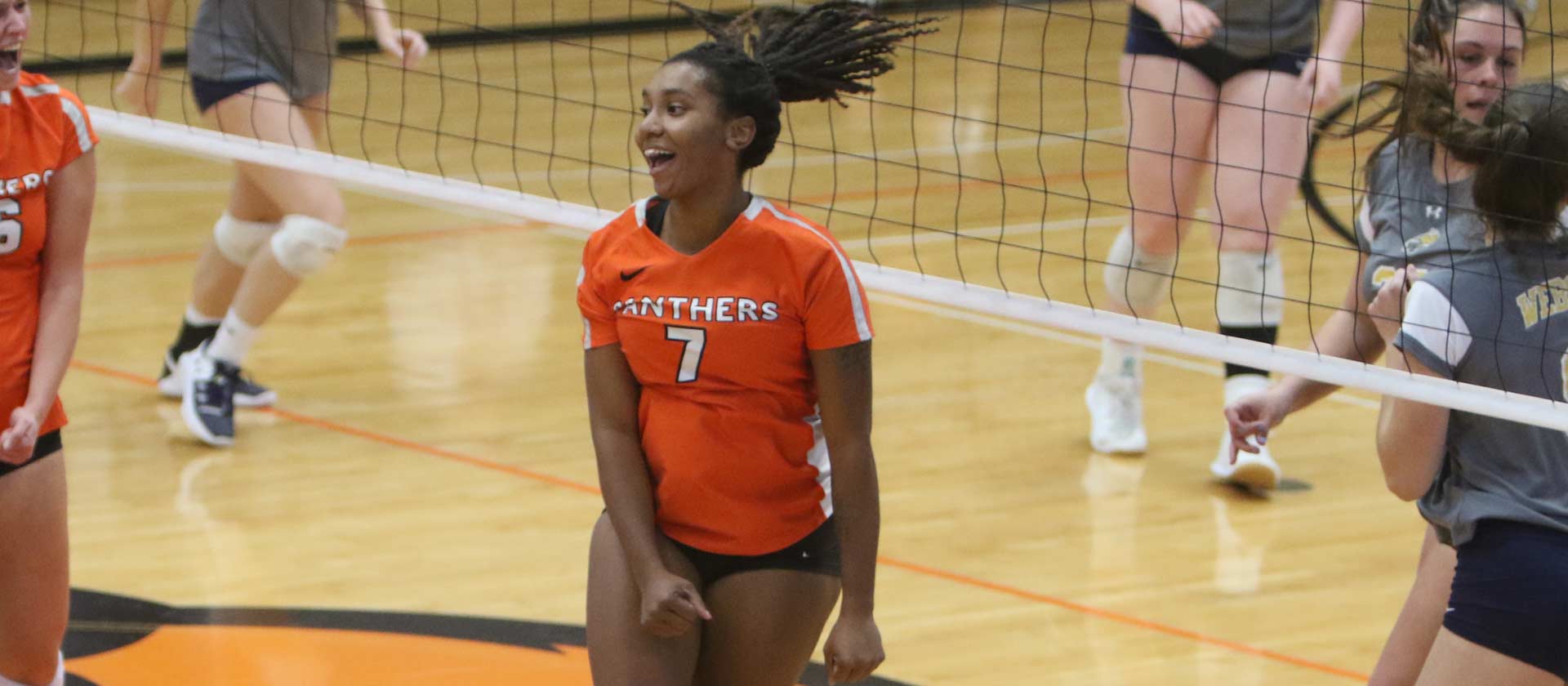 Women's volleyball earns four set win over Illinois College